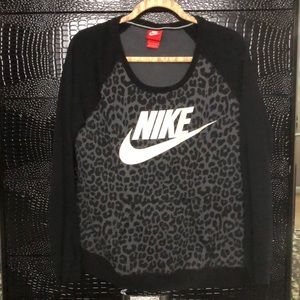 Nike women’s crew neck sweatshirt. Gray leopard print. Size large.